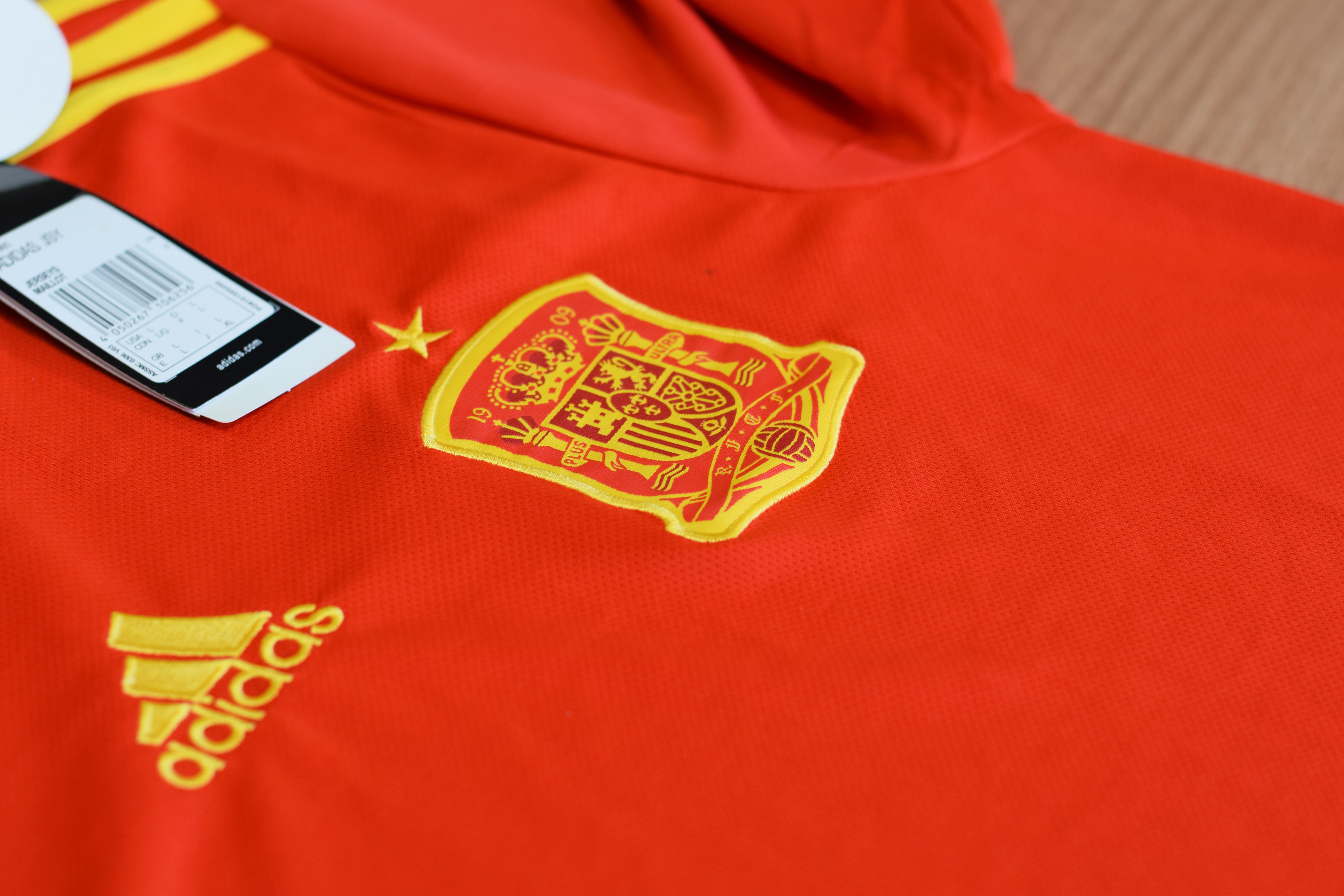 Fake football shirts alarming improvements in distribution and design